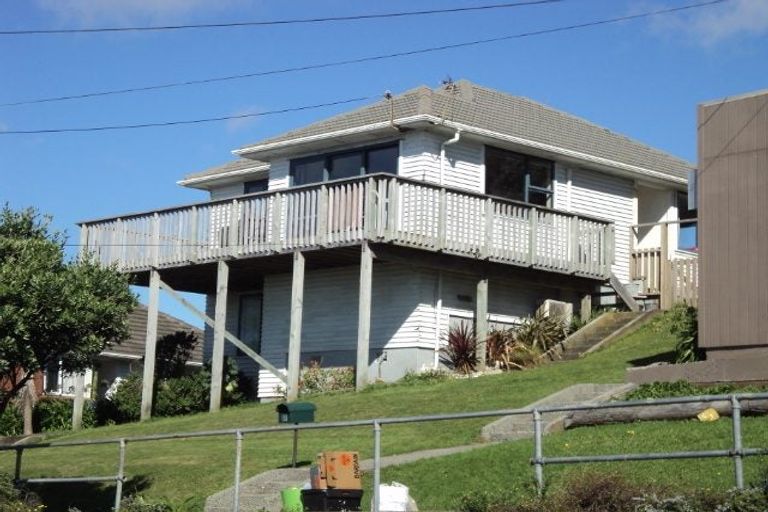 Photo of property in 35 Pikarere Street, Titahi Bay, Porirua, 5022