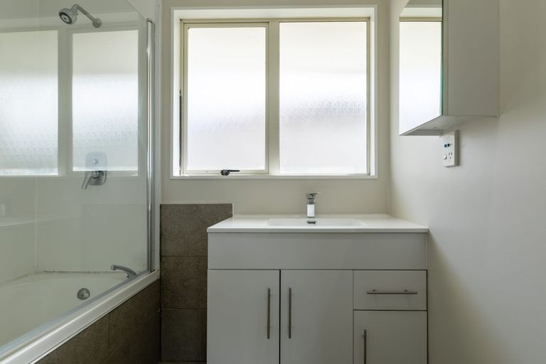 Photo of property in 100e Parrs Cross Road, Henderson, Auckland, 0612