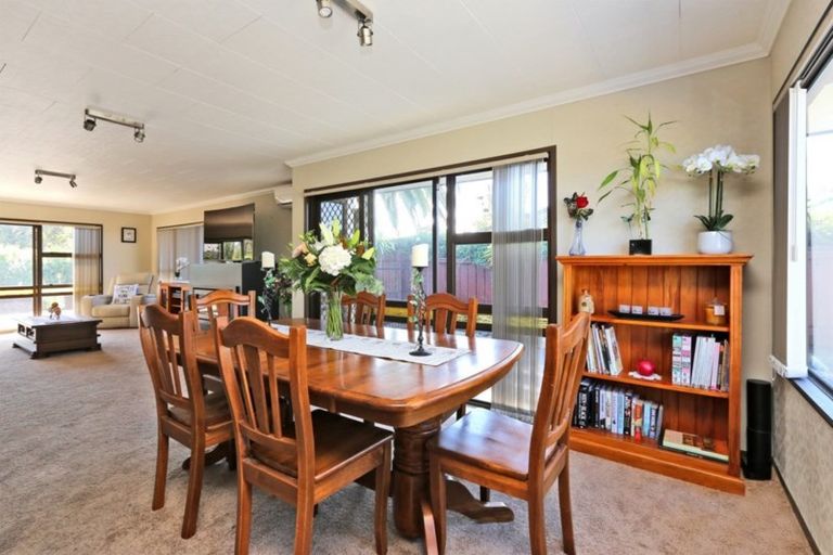 Photo of property in 116 Avondale Road, Taradale, Napier, 4112