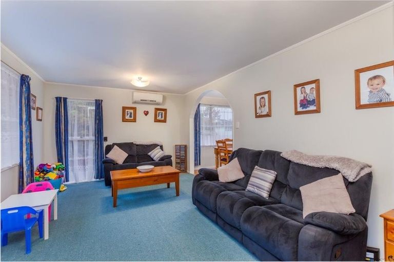 Photo of property in 59 Kemp Road, Massey, Auckland, 0614