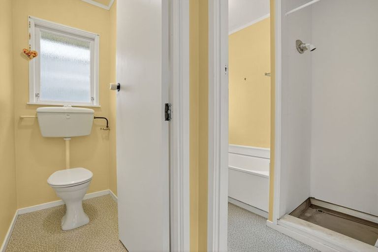 Photo of property in 1/7 Dakota Avenue, Beach Haven, Auckland, 0626