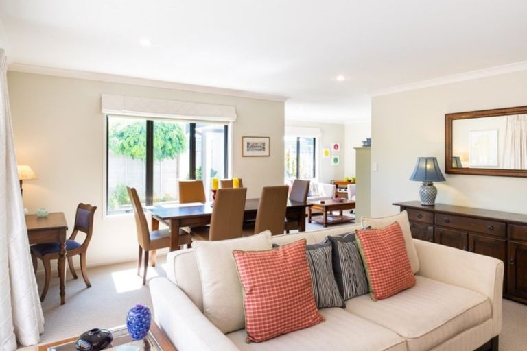 Photo of property in 2/11 Te Aute Road, Havelock North, 4130
