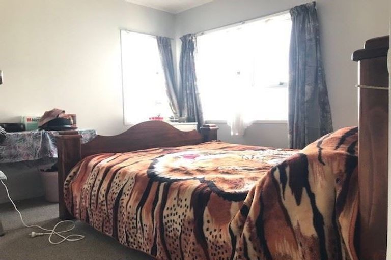 Photo of property in 2 Aotea Road, Glen Eden, Auckland, 0602