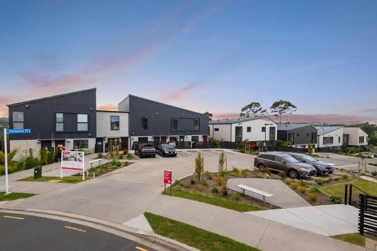 Photo of property in 2/3 Parapara Place, Albany, Auckland, 0632