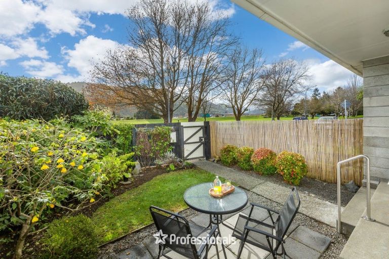 Photo of property in 2/16 Riverbank Street, Ebdentown, Upper Hutt, 5018