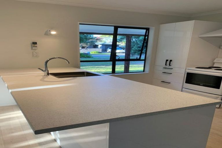 Photo of property in 16 Victor Grove, Waikanae Beach, Waikanae, 5036