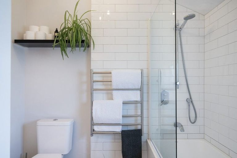 Photo of property in 114 Seaview Road, Paraparaumu Beach, Paraparaumu, 5032