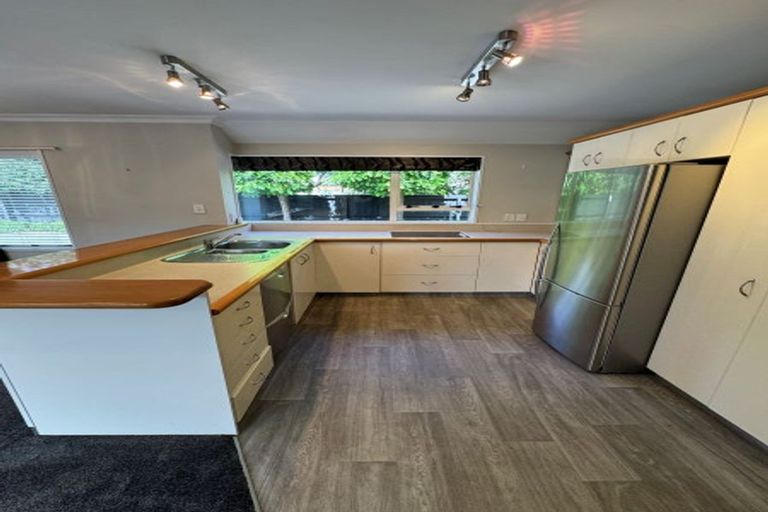 Photo of property in 2/281 Memorial Avenue, Burnside, Christchurch, 8053