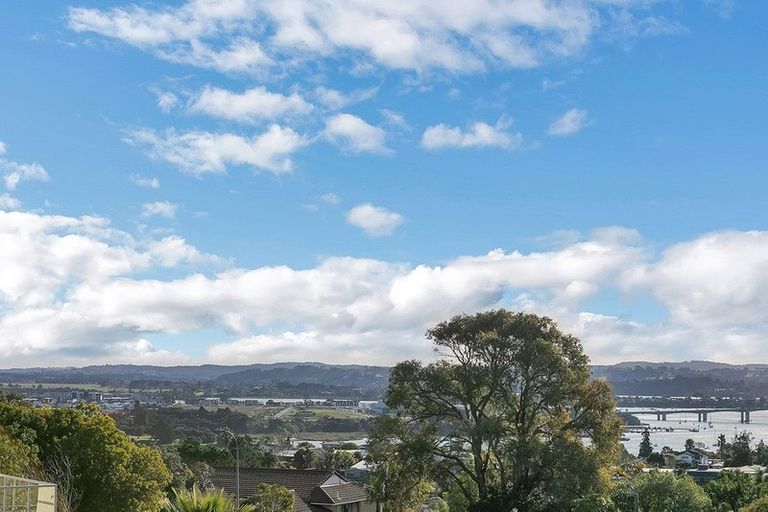 Photo of property in 14 Mayall Avenue, Beach Haven, Auckland, 0626