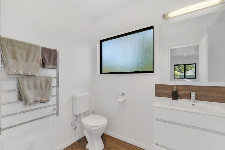 Photo of property in 1/8 Fuchsia Place, Birkdale, Auckland, 0626