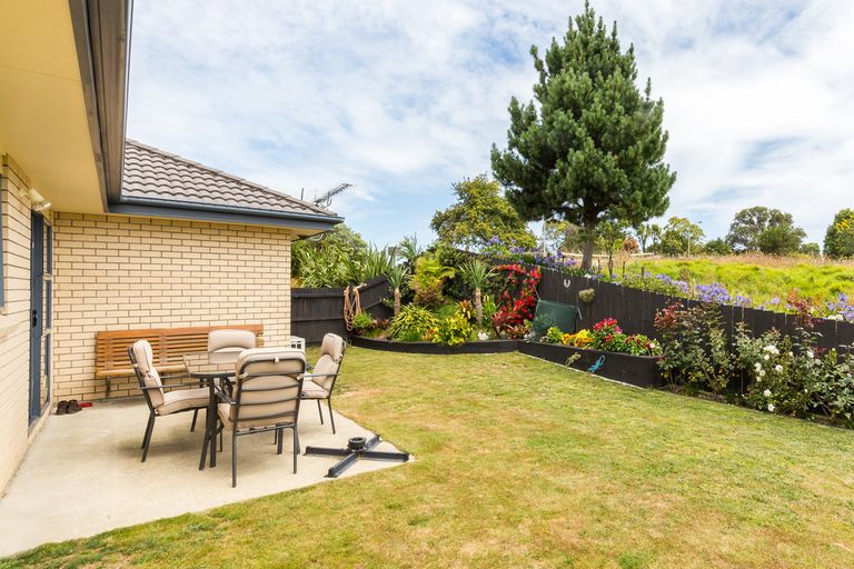 Photo of property in 84 Collingwood Road, Waiuku, 2123
