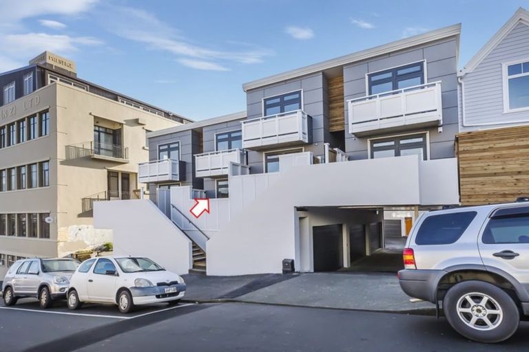 Photo of property in Pirie Street Townhouses, 35u2 Pirie Street, Mount Victoria, Wellington, 6011