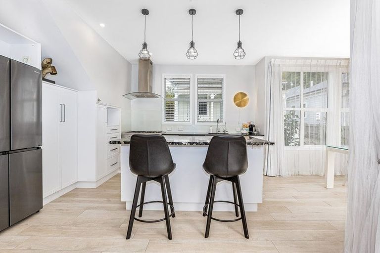 Photo of property in 5a Torless Terrace, Thorndon, Wellington, 6011