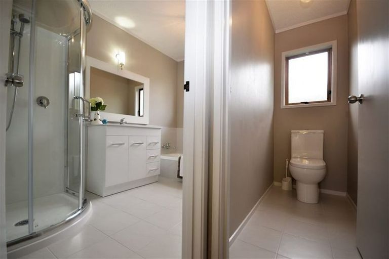 Photo of property in 1a/3 Amberley Avenue, Te Atatu South, Auckland, 0610