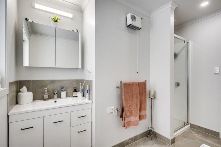 Photo of property in 24 Kent Terrace, Taradale, Napier, 4112