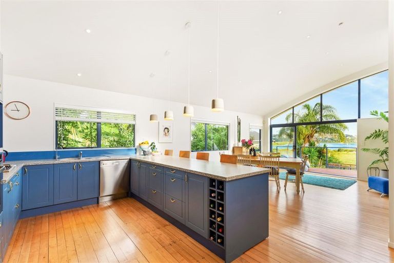 Photo of property in 48 Renata Crescent, Te Atatu Peninsula, Auckland, 0610