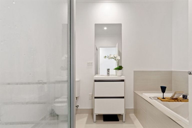 Photo of property in 14 Shelduck Way, Hobsonville, Auckland, 0616