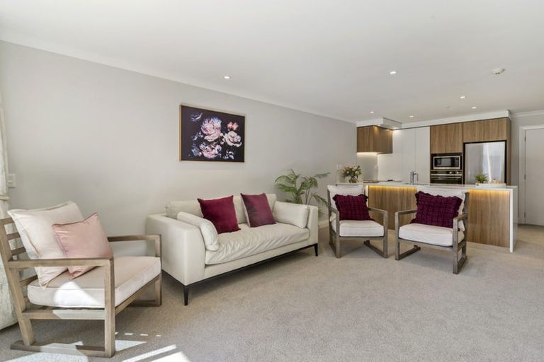 Photo of property in 4/30 Ambassador Glade, Orewa, 0931