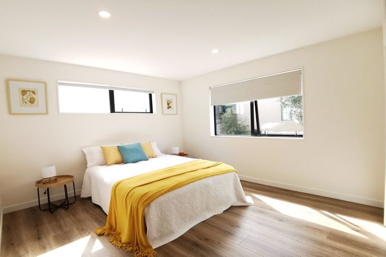 Photo of property in 57e Hogans Road, Glenfield, Auckland, 0629