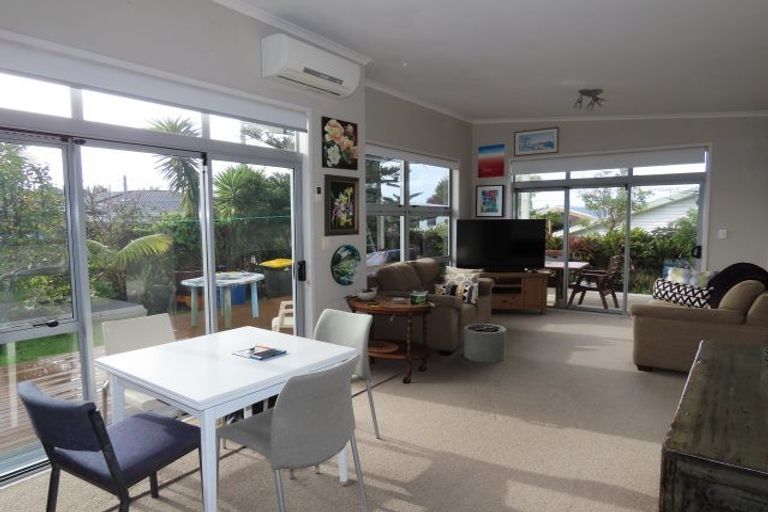 Photo of property in 116 Matipo Road, Te Atatu Peninsula, Auckland, 0610