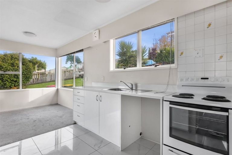 Photo of property in 7 Doone Place, Massey, Auckland, 0614