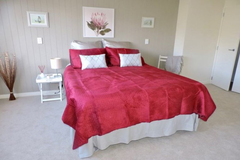 Photo of property in 30 Tiketike Way, Brooklyn, Wellington, 6021