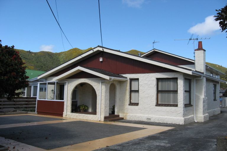 Photo of property in 16 Saint Ronans Avenue, Waterloo, Lower Hutt, 5011