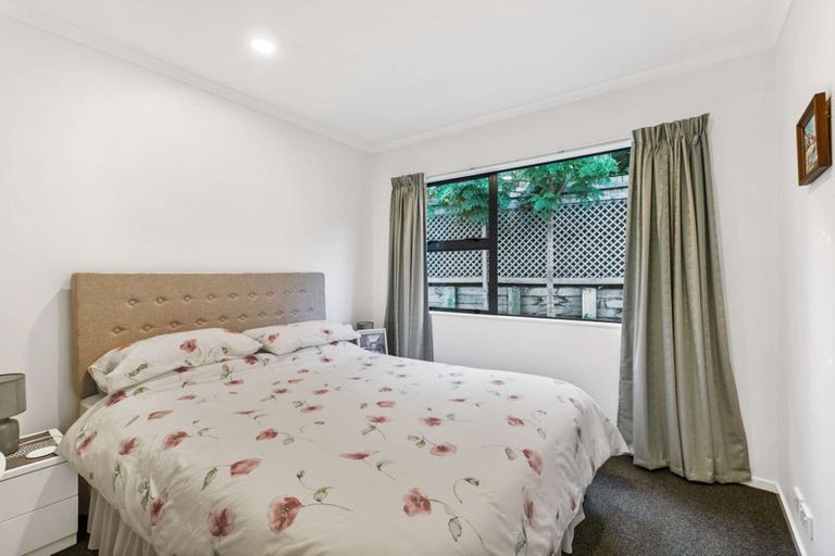 Photo of property in 7 Montcalm Close, Orewa, 0931