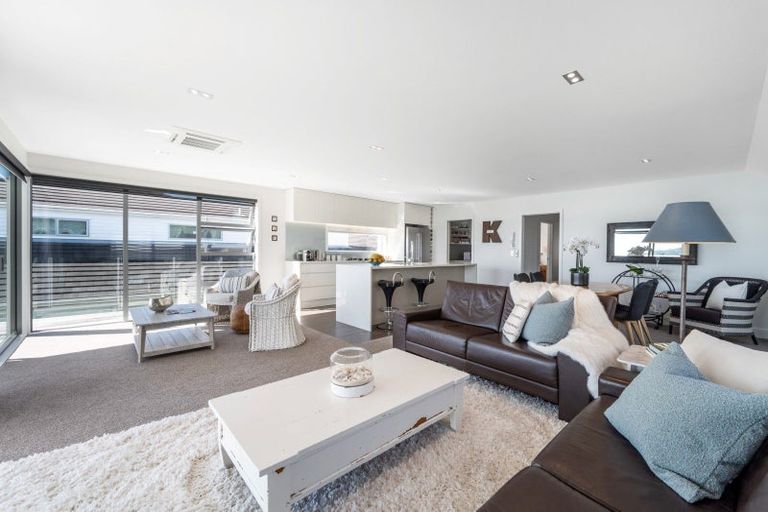Photo of property in 8a The Parade, Bucklands Beach, Auckland, 2012