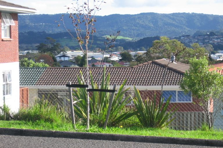 Photo of property in 2/272 Great North Road, Henderson, Auckland, 0612