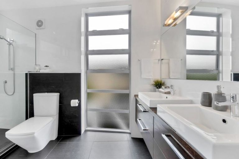 Photo of property in 7 Karemoana Drive, Te Atatu Peninsula, Auckland, 0610