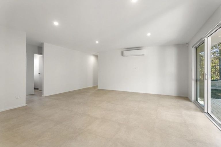 Photo of property in 5 Maraeariki Avenue, Orewa, 0931