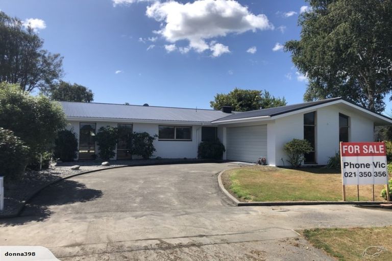 Photo of property in 10 Rosedale Place, Avonhead, Christchurch, 8042