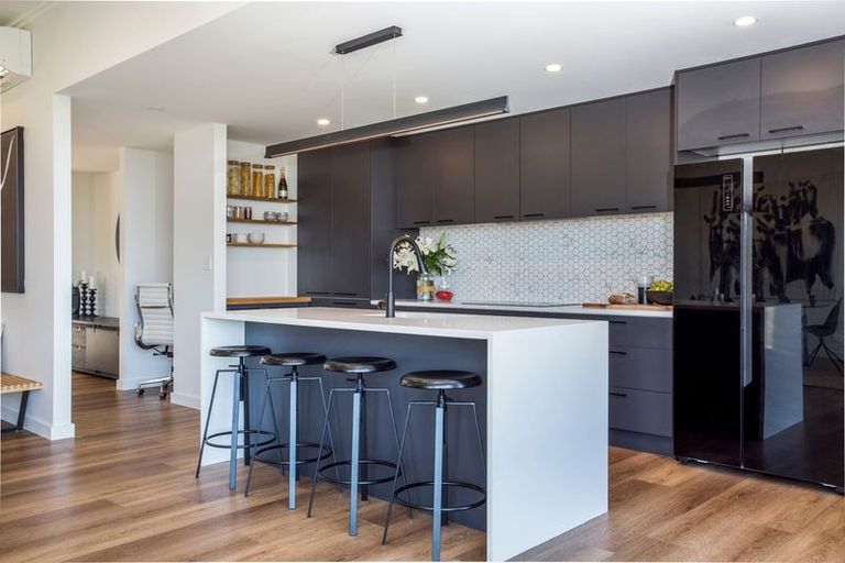 Photo of property in 8c Huka Road, Birkenhead, Auckland, 0626