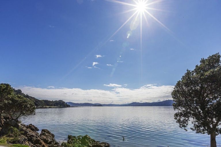Photo of property in 353a Karaka Bay Road, Karaka Bays, Wellington, 6022