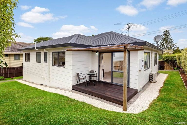 Photo of property in 37 Hutchinson Avenue, New Lynn, Auckland, 0600
