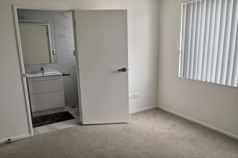 Photo of property in 9b Poruru Close, Papakura, 2110