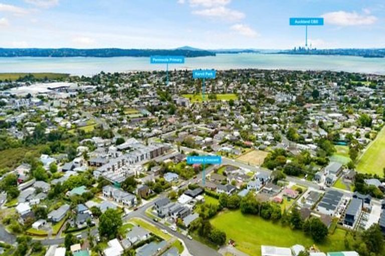 Photo of property in 2 Renata Crescent, Te Atatu Peninsula, Auckland, 0610