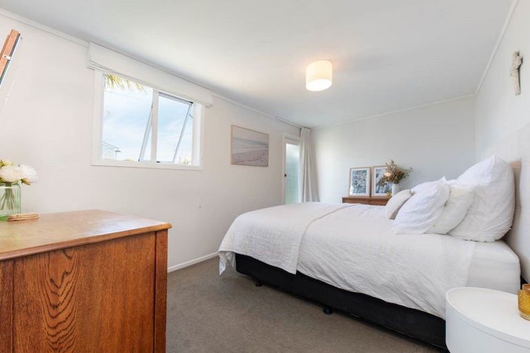 Photo of property in 22 Stottholm Road, Titirangi, Auckland, 0604