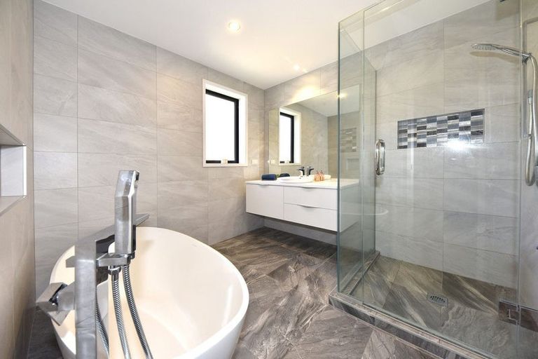 Photo of property in 3 Stoneyridge Close, Mount Pleasant, Christchurch, 8081