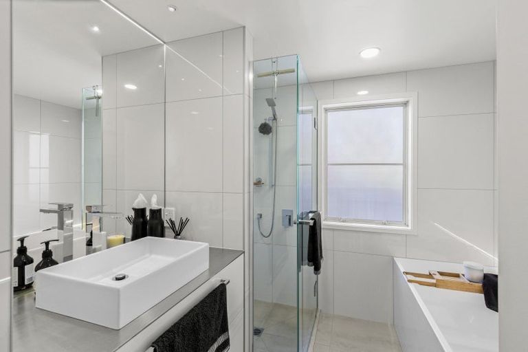 Photo of property in 66 Hensman Road, Queenstown, 9300