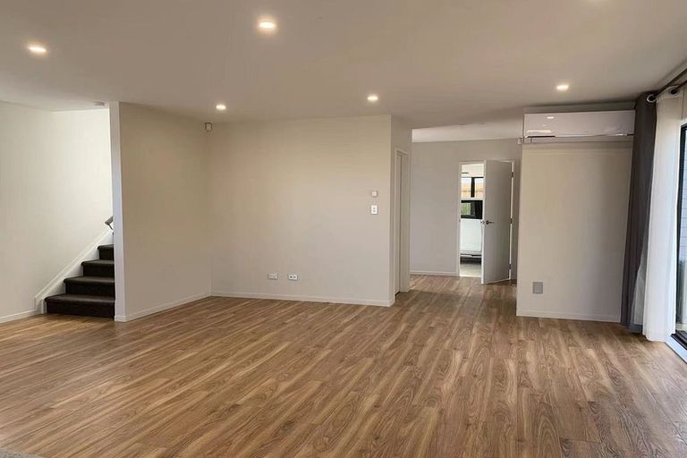 Photo of property in 98 Cardiff Road, Pakuranga, Auckland, 2010