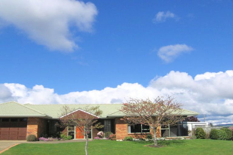 Photo of property in 1 Frisken Place, Lynmore, Rotorua, 3010