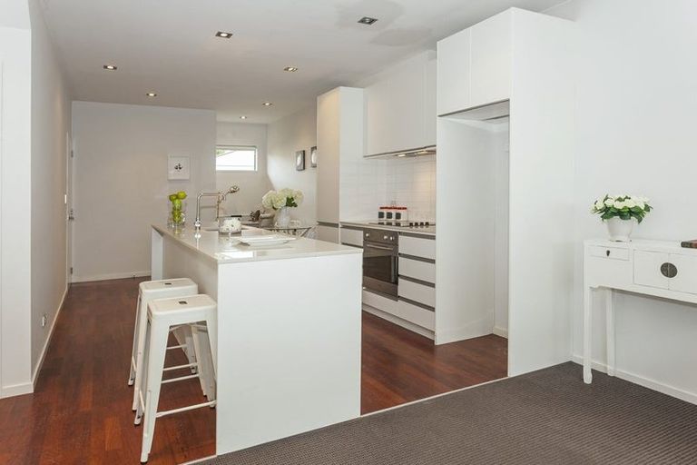 Photo of property in 32 Champion Street, Ranui, Porirua, 5024