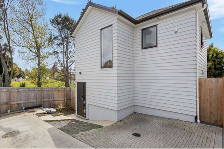 Photo of property in 152c Colwill Road, Massey, Auckland, 0614