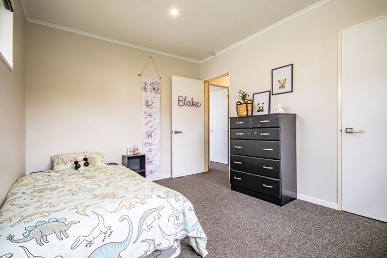 Photo of property in 16 Kimberley Grove, Westbrook, Palmerston North, 4412