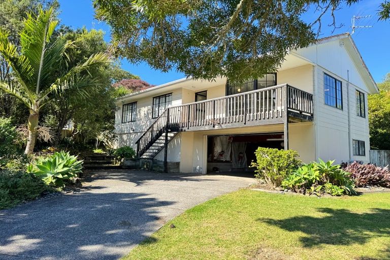 Photo of property in 18 Sunward Rise, Glenfield, Auckland, 0629