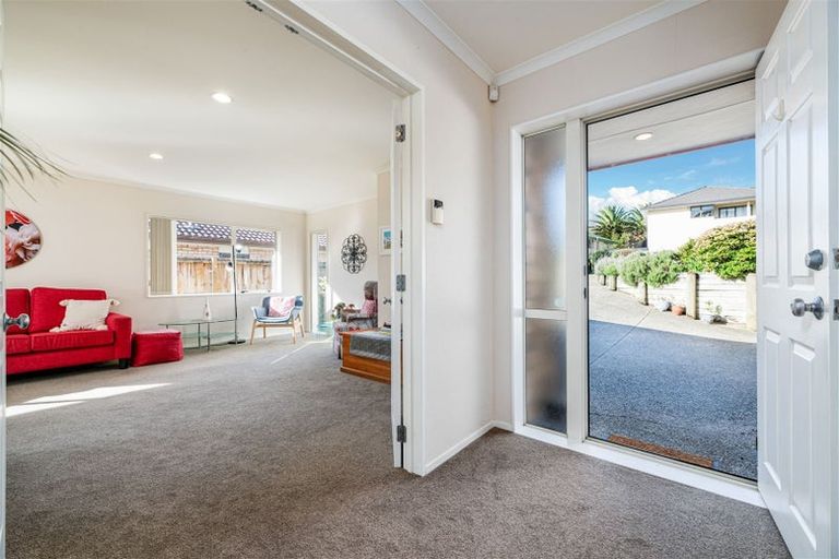 Photo of property in 47 Hewlett Road, Massey, Auckland, 0614