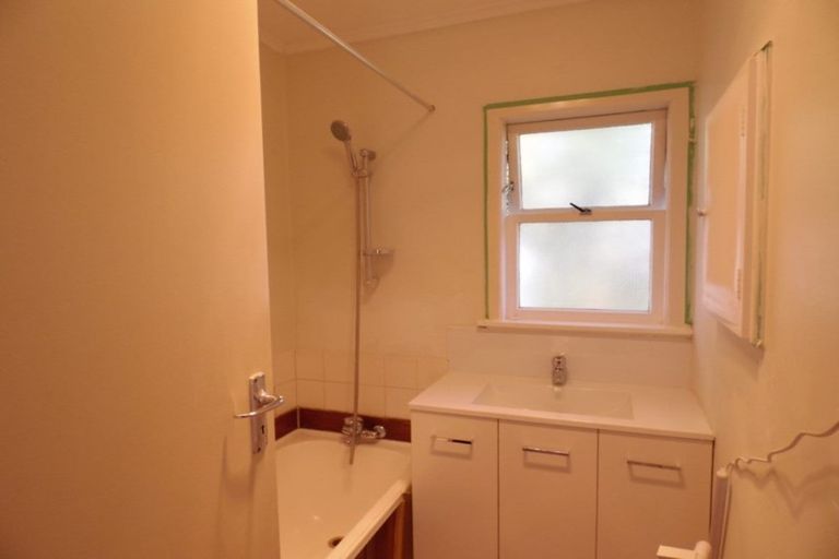 Photo of property in 81 Royal View Road, Te Atatu South, Auckland, 0610