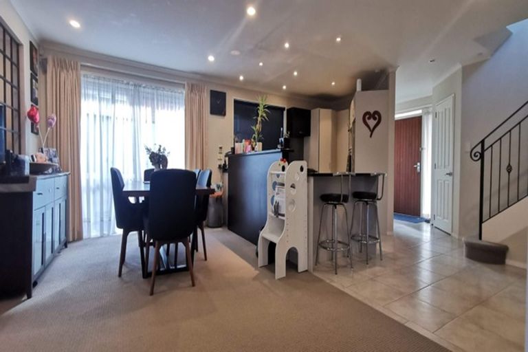 Photo of property in 19 Middlefield Drive, East Tamaki Heights, Auckland, 2016